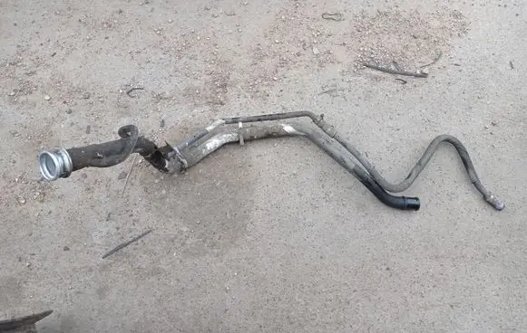 Fuel tank filler neck pipe