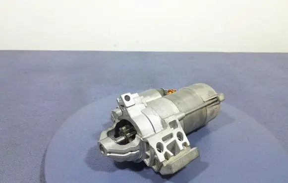 BMW X3 E83 Starter motor 8490093