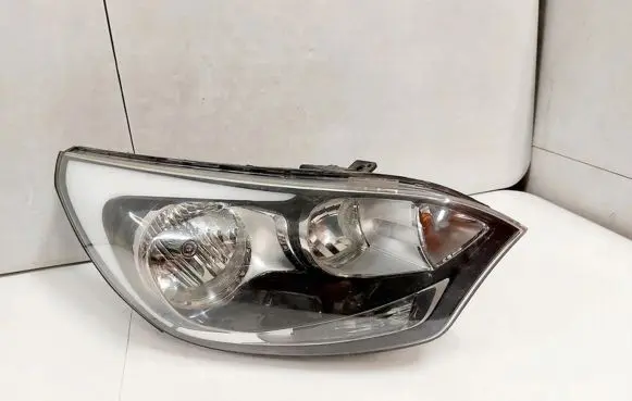 KIA Rio Headlight/headlamp 92102-1W