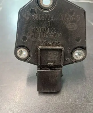 BMW 2 F22 F23 Oil level sensor 8608779