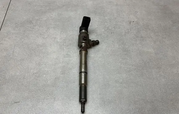 Audi A1 Fuel injector 03L130277B