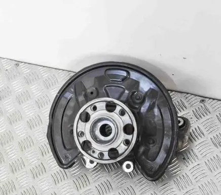 Rear wheel hub