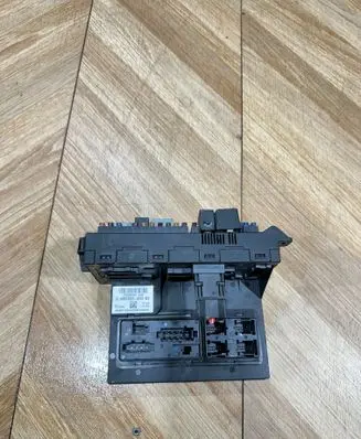 Mercedes-Benz CLS C219 Fuse module 2115457701 20431335