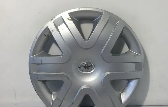 Toyota Avensis T270 R15 wheel hub/cap/trim PZ443E866000