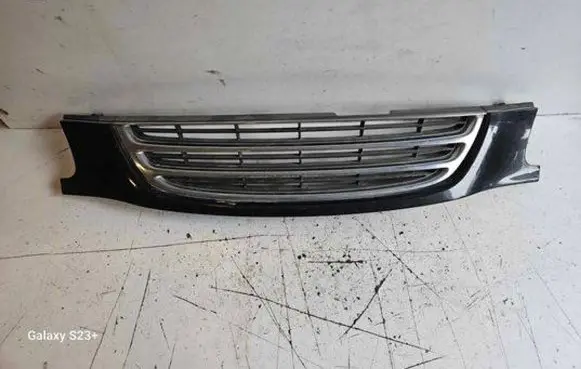 Toyota Avensis T220 Front bumper upper radiator grill 5311105030