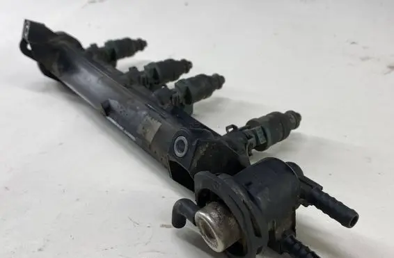 Volkswagen Bora Fuel injectors set 06A133317A