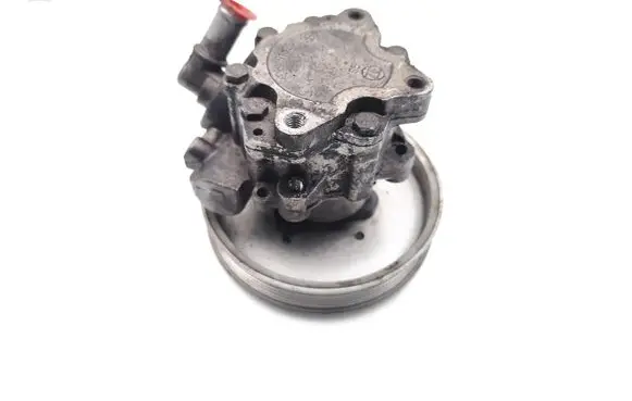 Audi A6 S6 C5 4B Power steering pump 059145255
