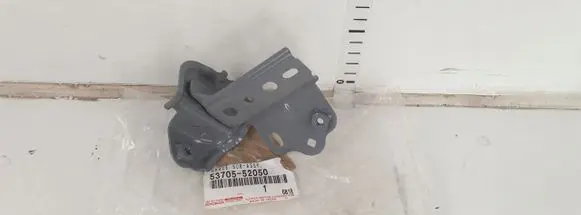 Toyota Verso Fender mounting bracket 5370552050