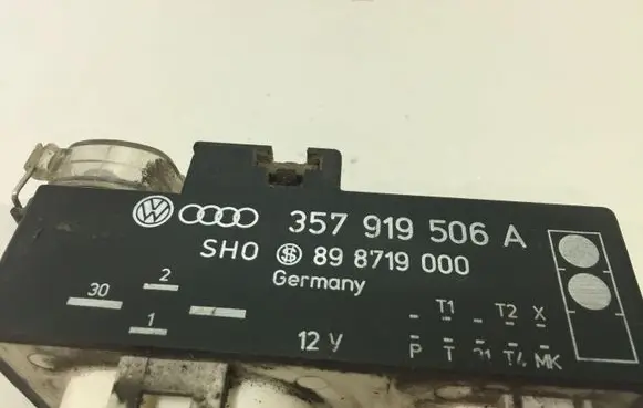 Volkswagen PASSAT B4 Coolant fan relay 357919506A 898719000