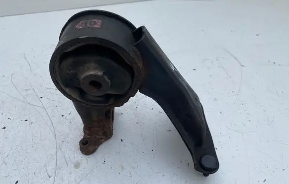 Toyota Avensis T250 Engine mount bracket