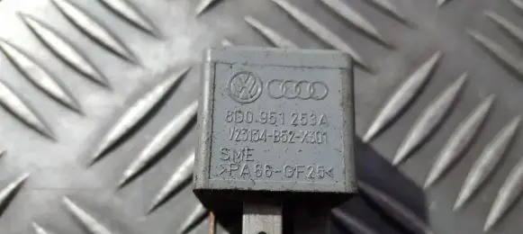 Audi A6 S6 C5 4B Other relay 8d0951253a v23134-b52-x301
