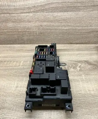 Volvo V70 Fuse module 8678449 518829007