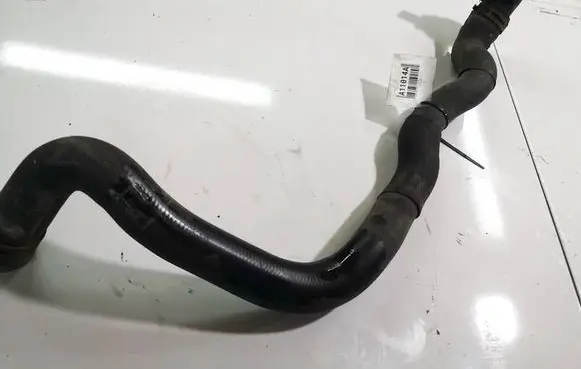 Volkswagen PASSAT B6 Engine coolant pipe/hose 