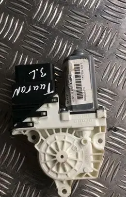 Volkswagen Touran I Front door window regulator motor 1k0959703e
