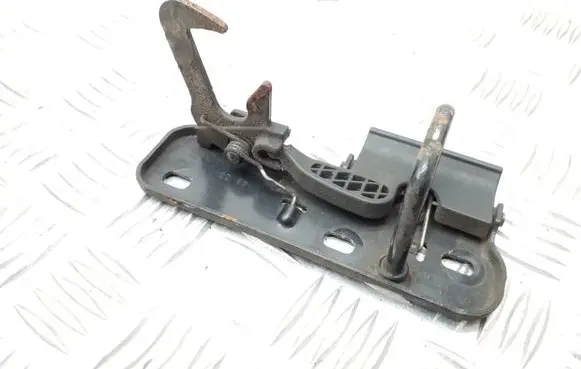 Volkswagen Golf V Engine bonnet/hood lock/latch loop/hook 1K0823480