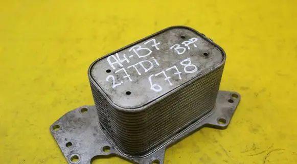 Audi A4 S4 B7 8E 8H Engine oil radiator 