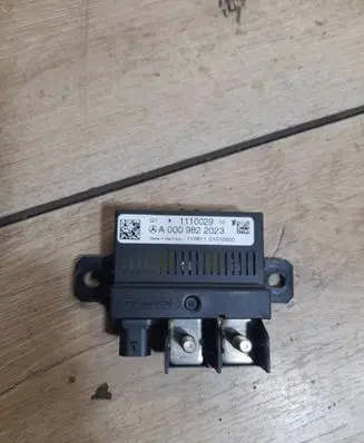 Mercedes-Benz C W204 Charging relay A0009822023 1110029