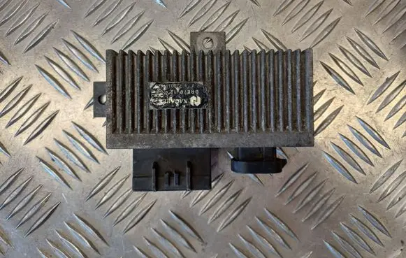 Renault Scenic I Glow plug pre-heat relay 7700111525