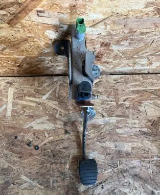 Renault Clio IV Clutch pedal 01121630 0813