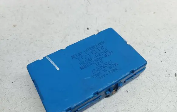 Toyota Corolla E120 E130 Fuse module 8264102040 MB2323008521