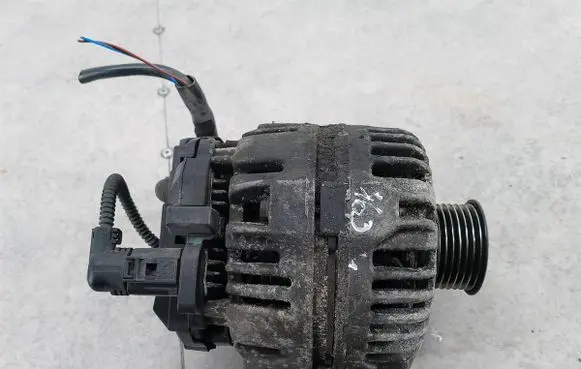 Volkswagen Golf V Generator/alternator 03C903023D
