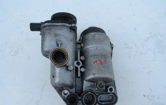 Volvo XC70 Oil filter mounting bracket 30677920