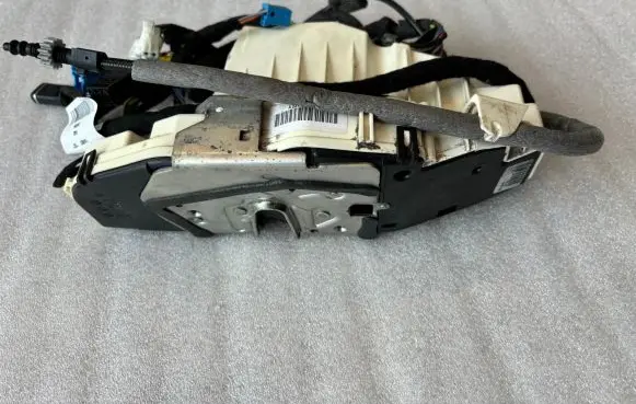 Mercedes-Benz S W221 Front door lock A2217201635 2217201635