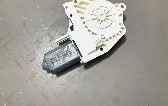 Audi Q3 8U Front door window regulator motor 8K0959802B 1036919809201