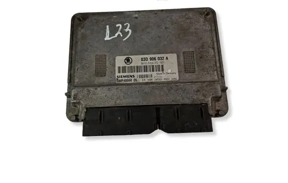 Skoda Fabia Mk2 (5J) Engine control unit/module 03D906032A 5WP4006005