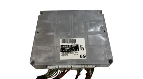 Toyota Avensis Verso Engine control unit/module 8966105690 MB1758006326 1758006326