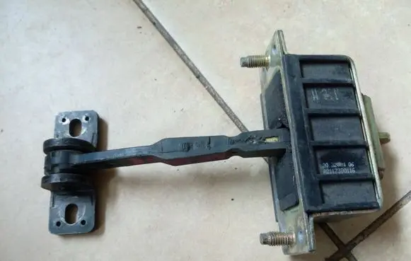Mercedes-Benz E W211 Rear door check strap stopper 2117300116 NE28298