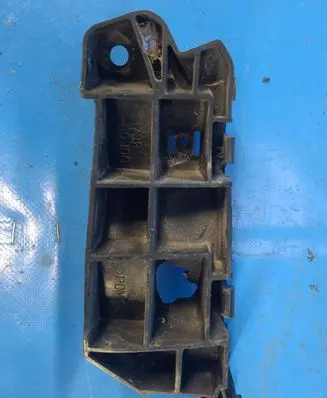 Suzuki SX4 Front bumper mounting bracket 7173280J00
