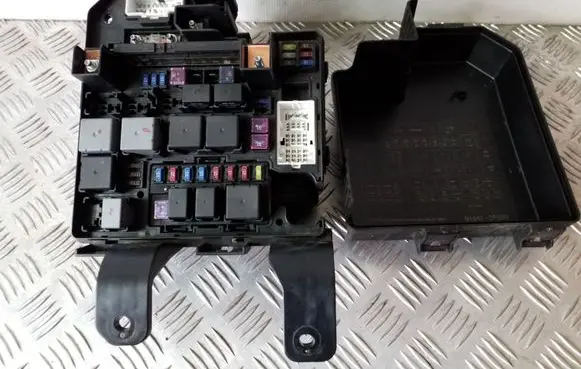 KIA Sorento Fuse module 919502P000 912802P030