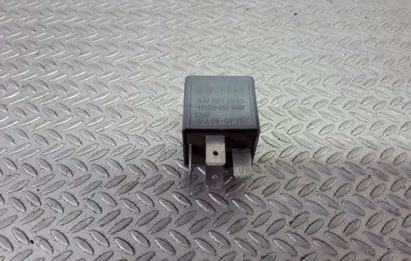 Volkswagen PASSAT B5 Other relay 8D0951253A 373