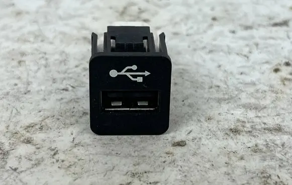 BMW 7 G11 G12 USB socket connector 9229294
