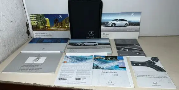 Mercedes-Benz R W251 Owners service history hand book 