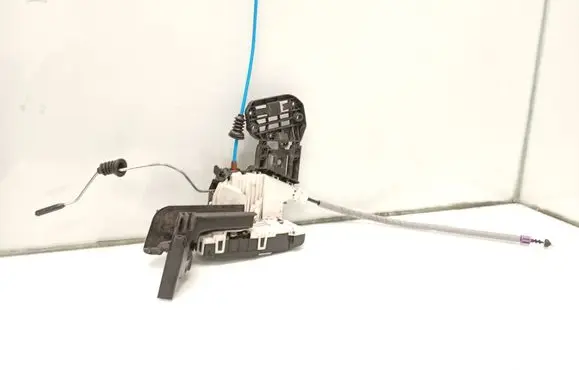 Mercedes-Benz A W176 Front door lock A1667200635 M1572812 A1767600004