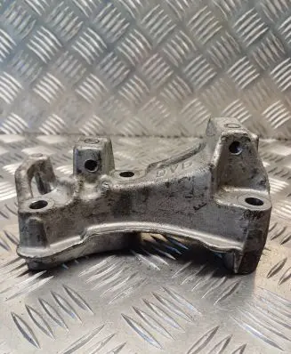 Citroen C4 I Picasso Engine mounting bracket 9688615780