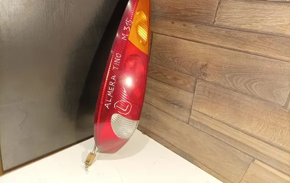 Nissan Almera Tino Rear/tail lights