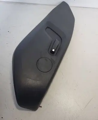 Volvo XC90 Front door seat control surround trim 39831630