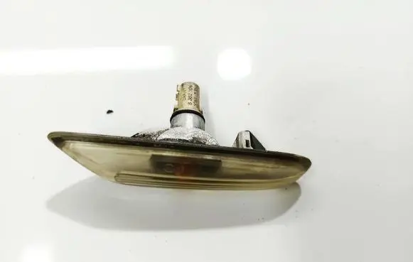 BMW 3 E46 Front fender indicator light 8382104 6911371-5