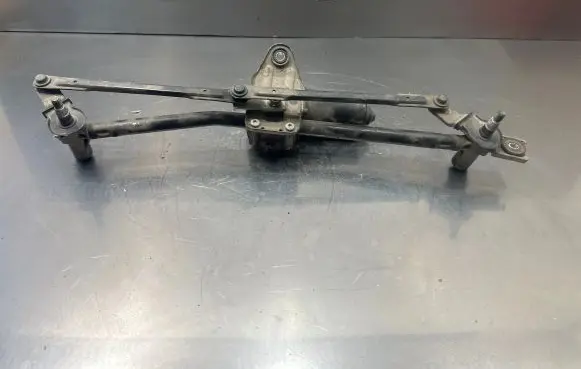 Hyundai i30 Front wiper linkage and motor 