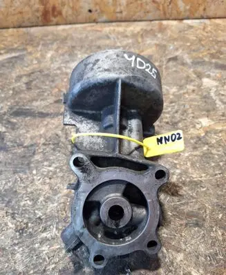 Nissan Pathfinder R51 Oil filter mounting bracket 
