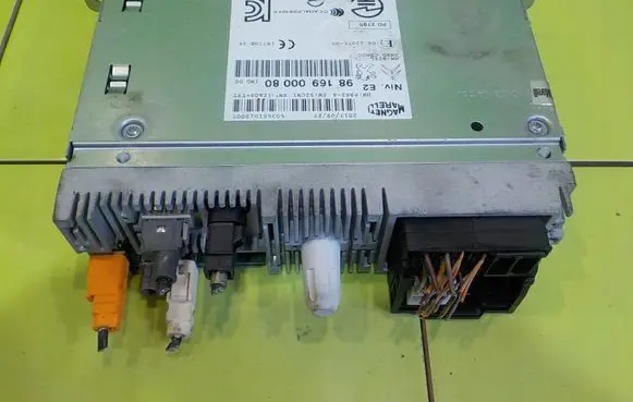 Peugeot 208 I Radio/CD/DVD/GPS head unit 9816900080