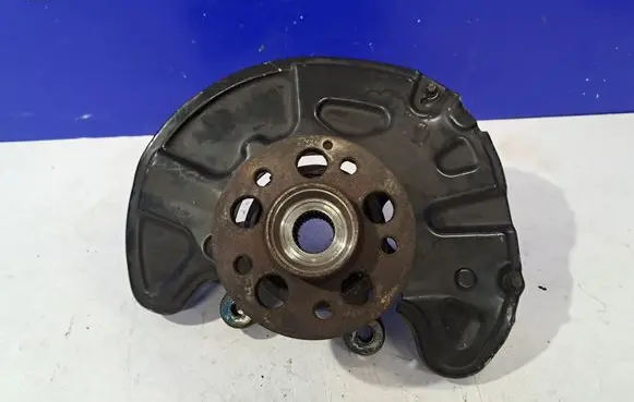 Mercedes-Benz C W204 Front wheel hub A2044211220