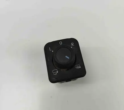 Wing mirror switch