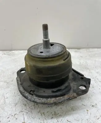 Dodge Durango Engine mount bracket 68252518AA P68252518AA