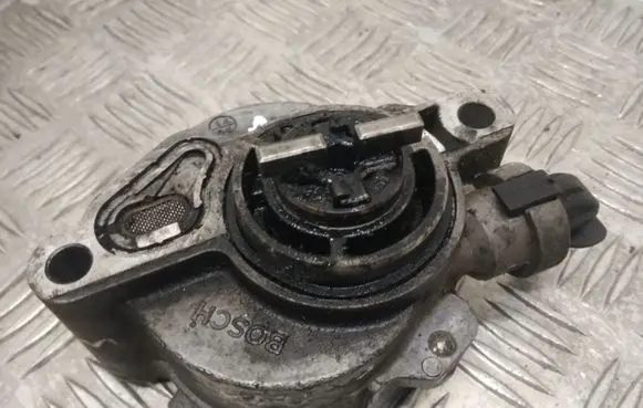 Mazda 3 I Vacuum pump