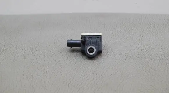 Mercedes-Benz B W246 W242 Airbag deployment crash/impact sensor A1668210151