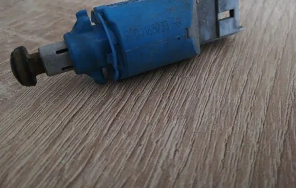 Renault Scenic II - Grand scenic II Brake pedal sensor switch 8200168239B